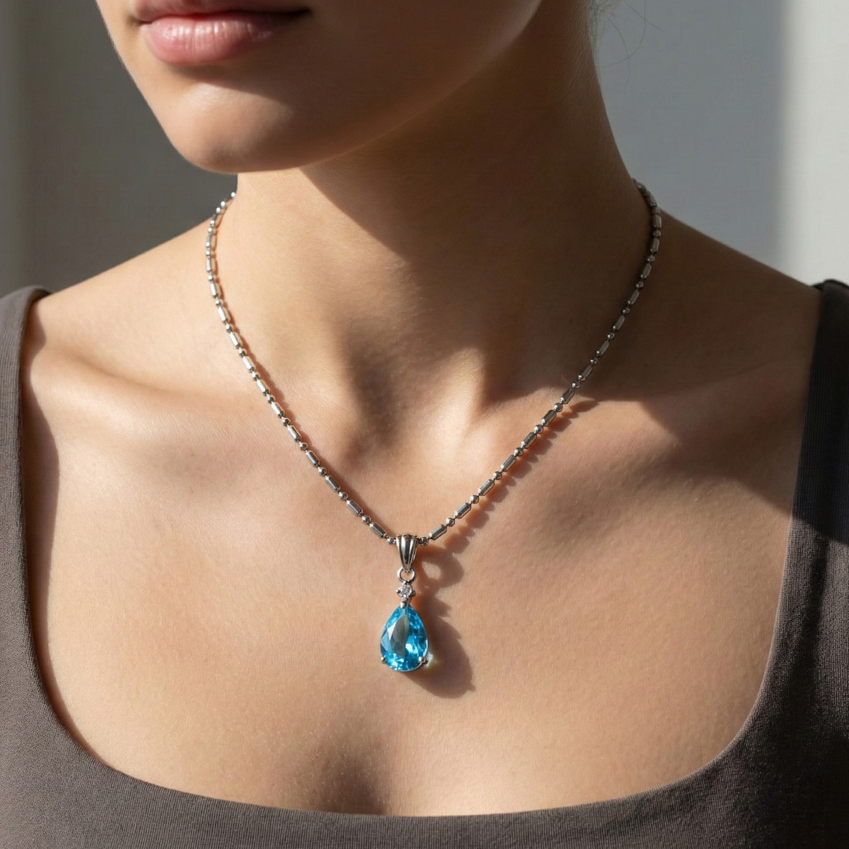 aquamarine-teardrop-necklace-wearing-model
