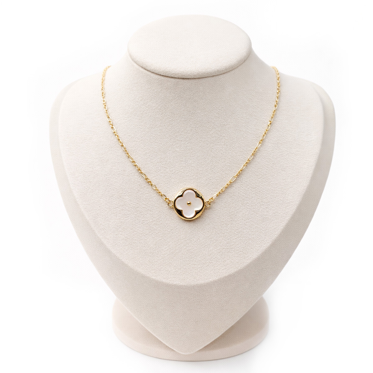 natural-shell-four-leaf-clover-necklace-display