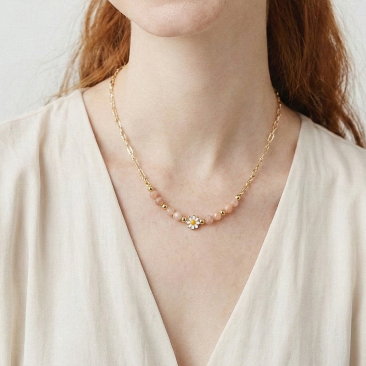 sunstone-daisy-crystal-necklace-woman-wear