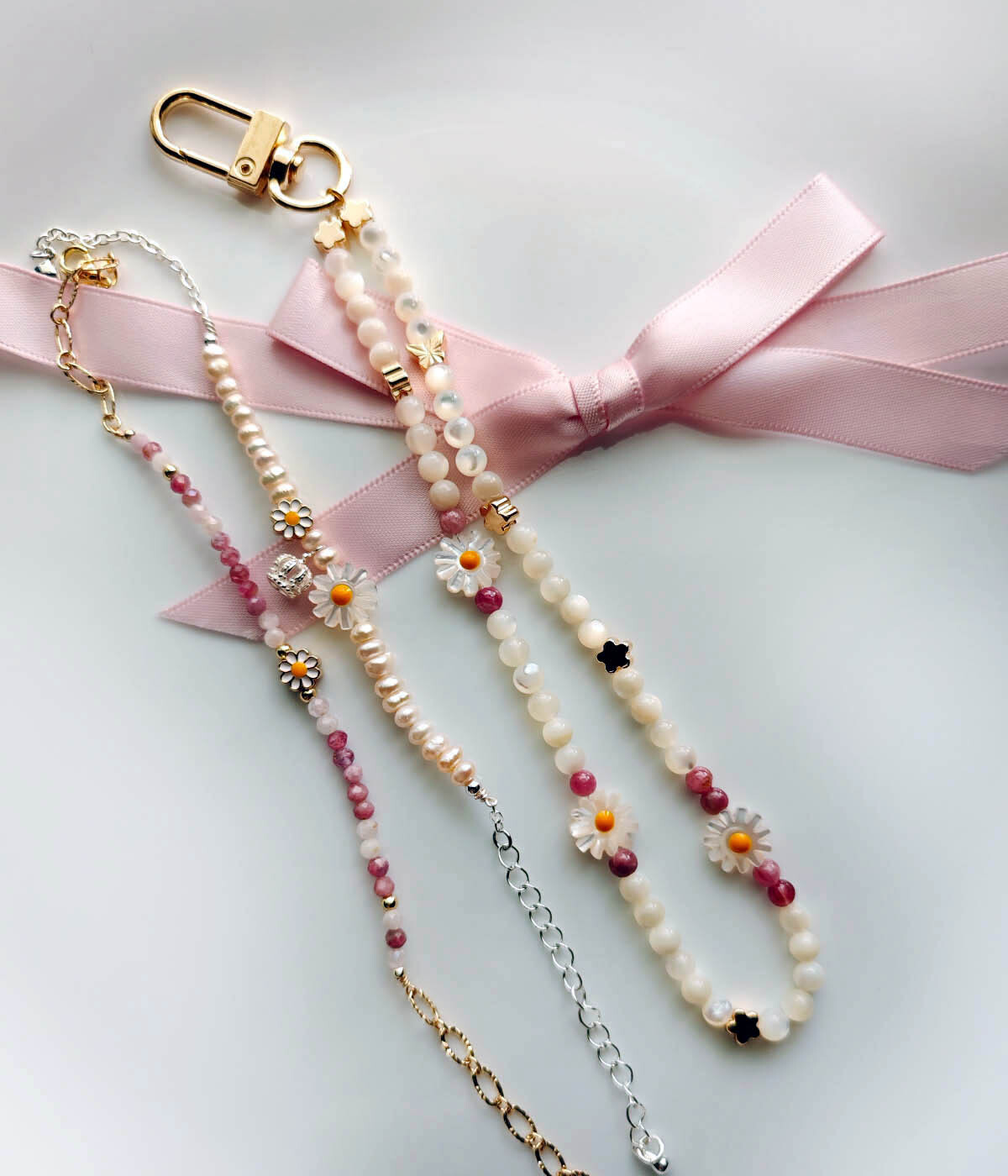 natural-shell-daisy-phone-strap-hook