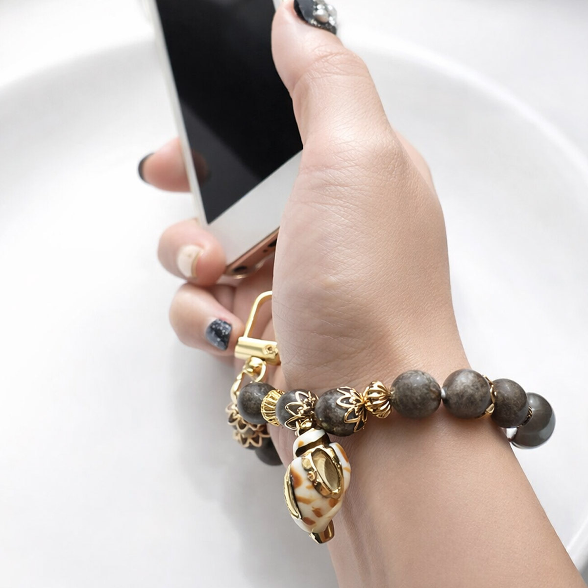 pietersite-phone-strap-hand-wear-demo