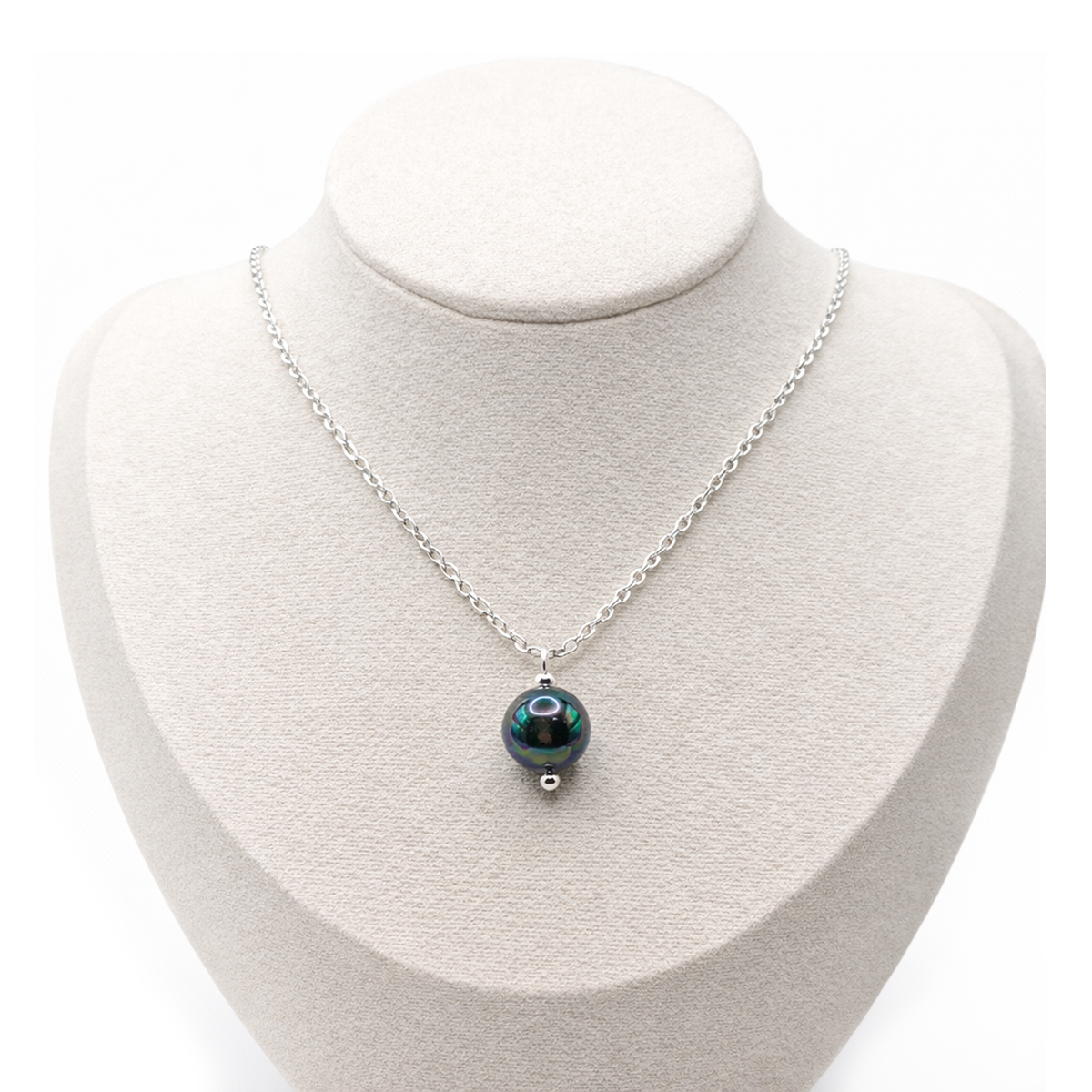 black-pearl-sterling-silver-necklace-display