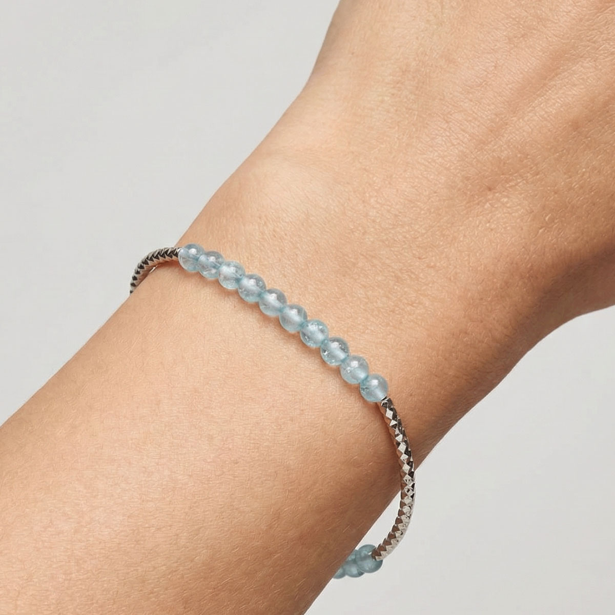 blue-apatite-silver-bracelet-wear-closeup