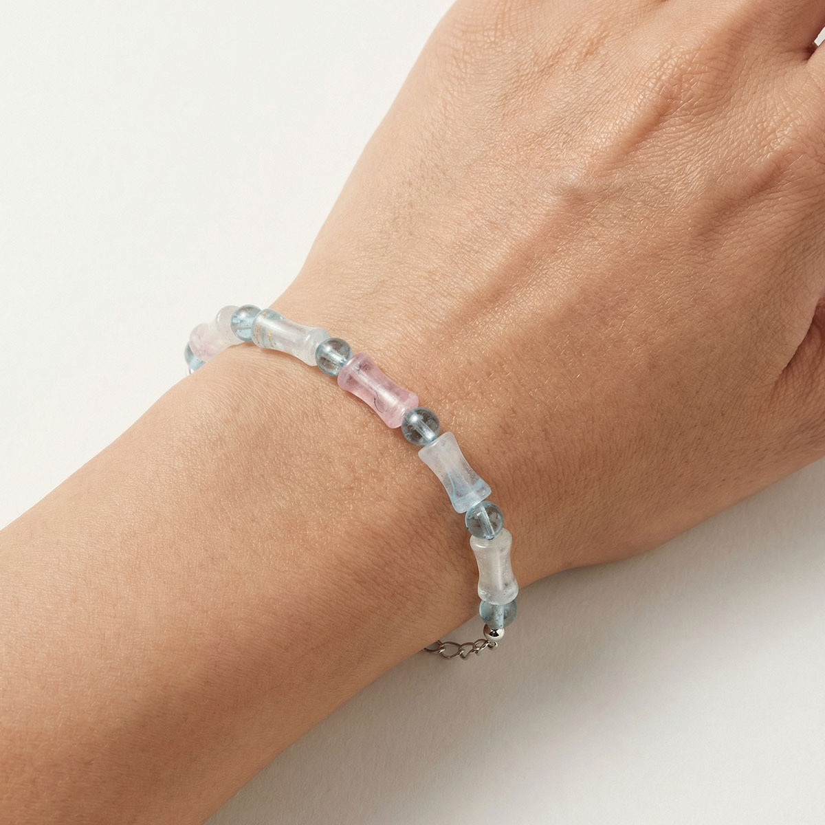 blue-apatite-segment-crystal-bracelet-wearing-hand