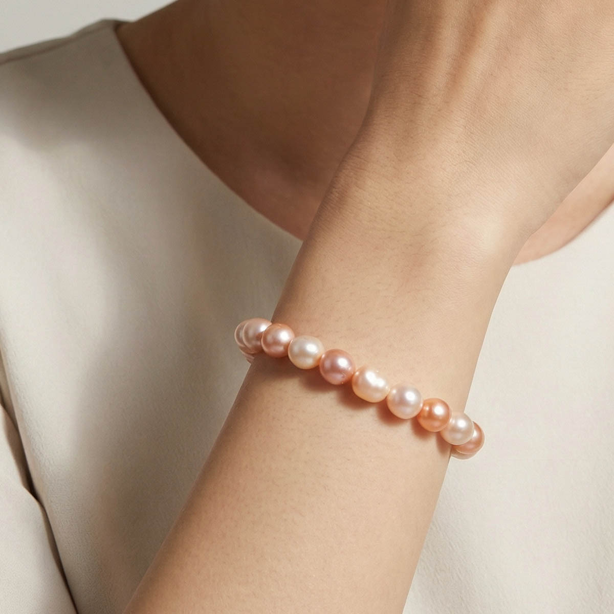 freshwater-baroque-pearl-bracelet-wear-soft-style