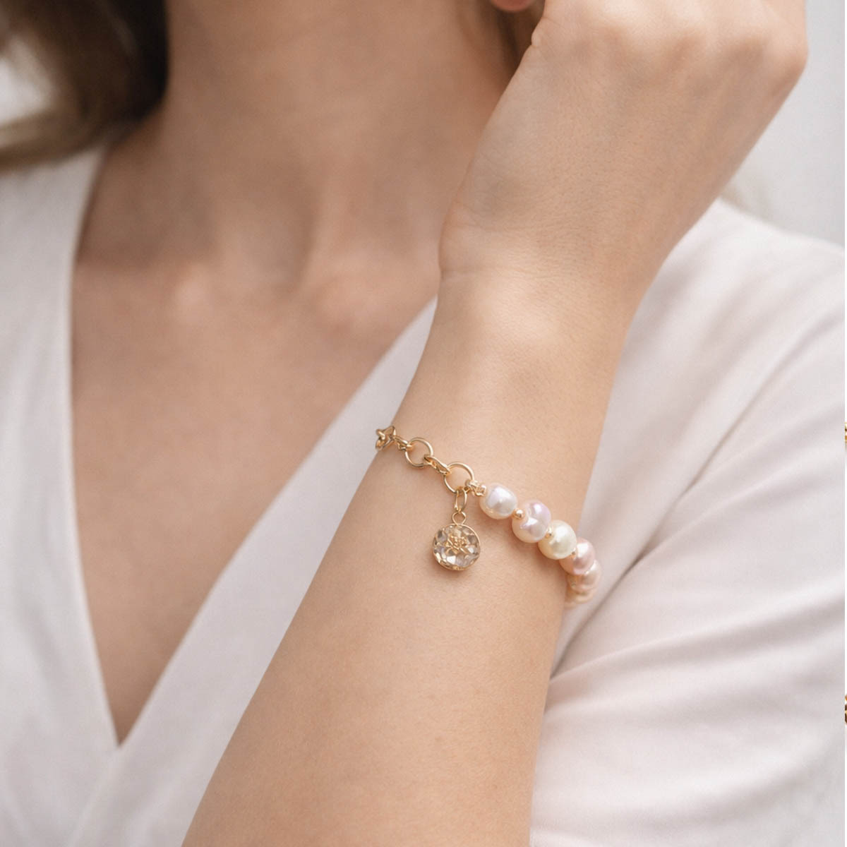 french-rose-zircon-pearl-bracelet-wear-1