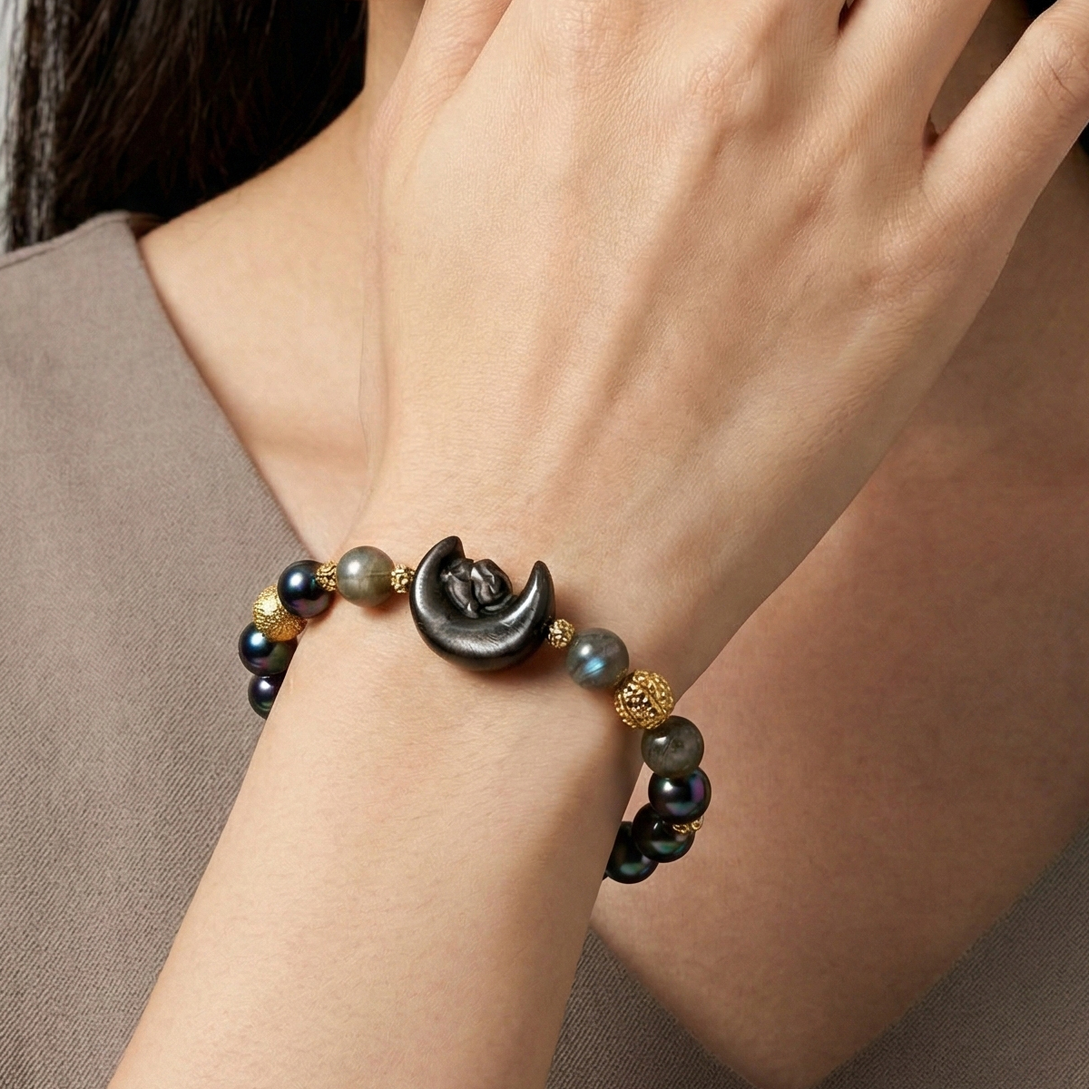 labradorite-smoky-quartz-obsidian-bracelet-wear-closeup