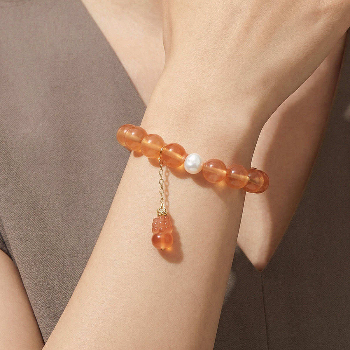orange-red-agate-pixiu-bracelet-wrist-style-detail