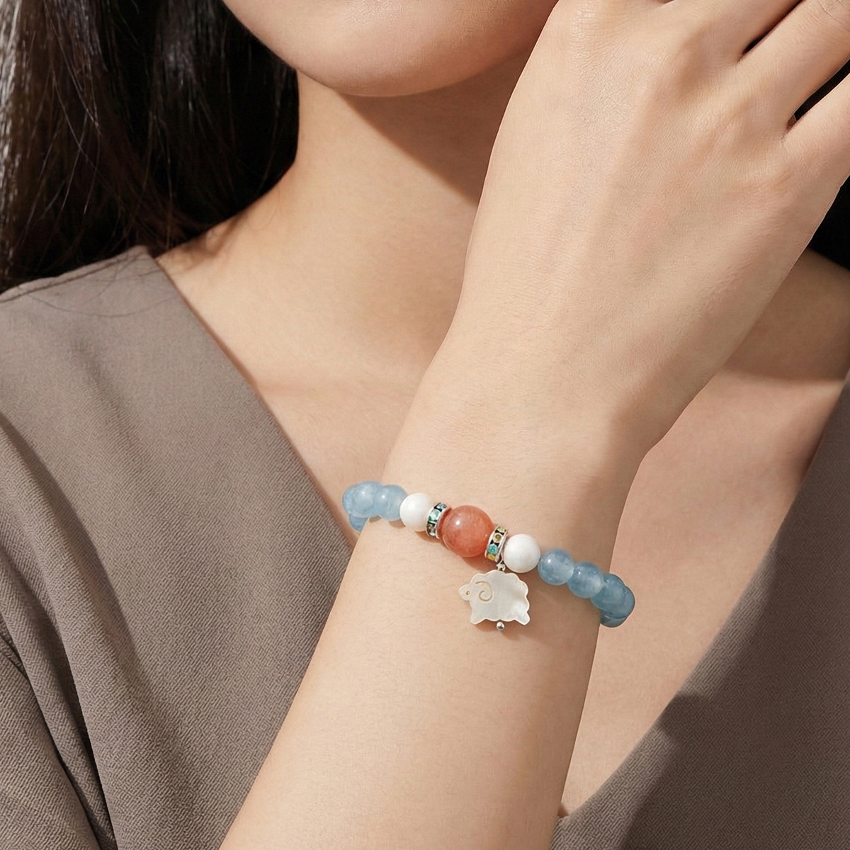 aquamarine-moonstone-bracelet-wear-look