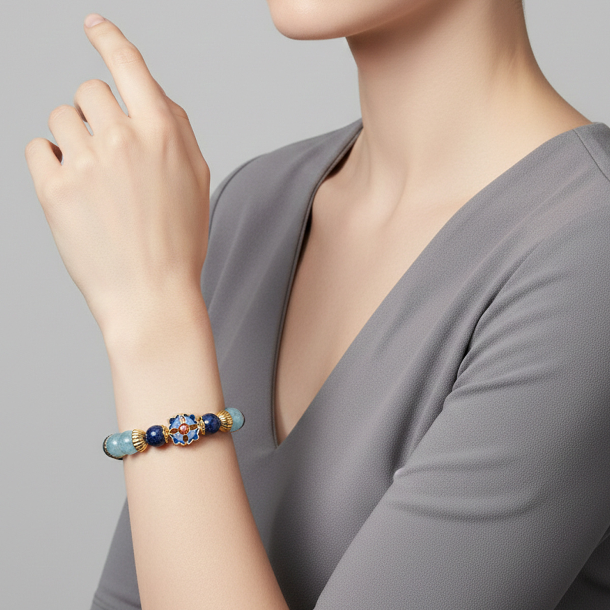 aquamarine-lapis-lazuli-bracelet-wear-closeup