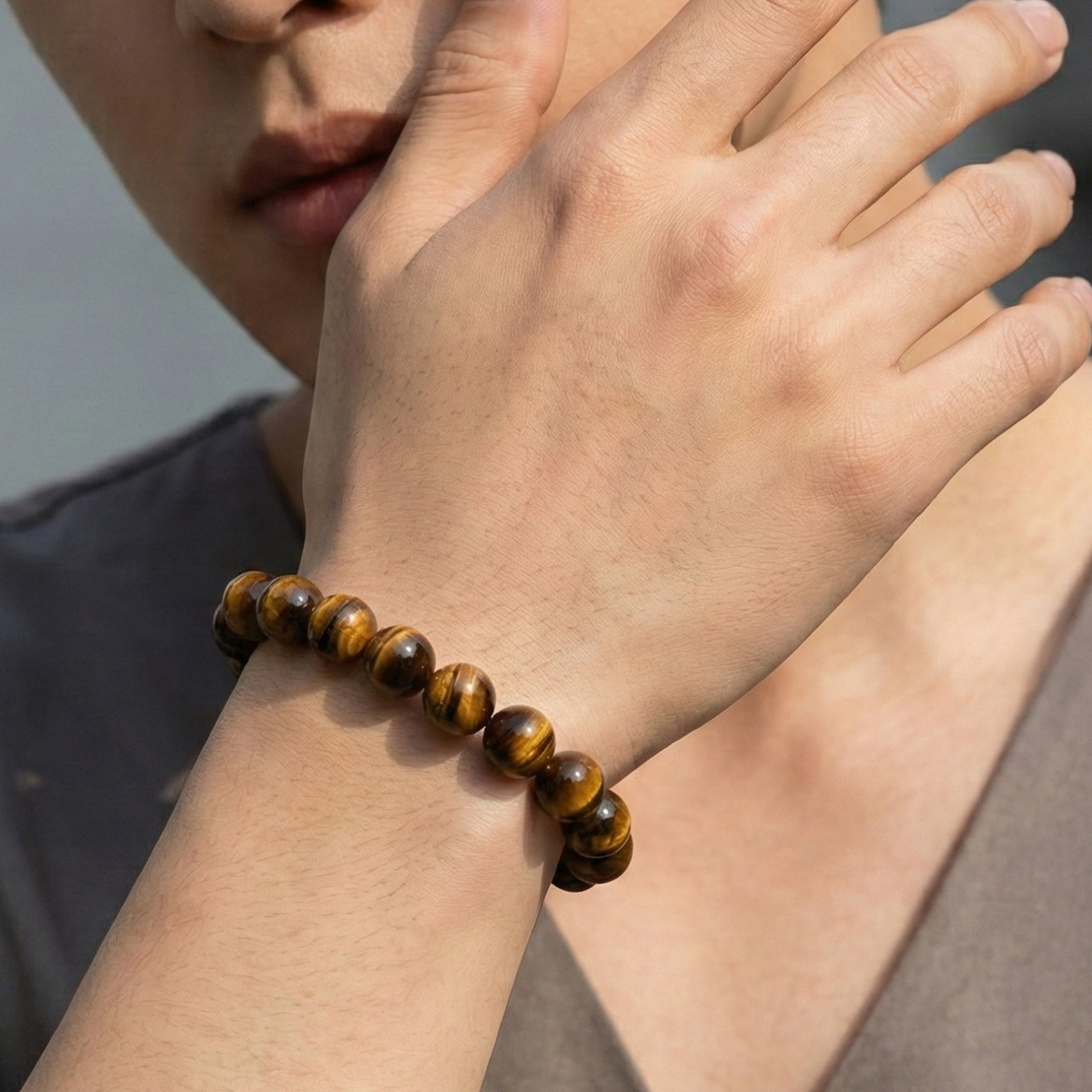 amber-golden-tiger-eye-mens-bracelet-lifestyle