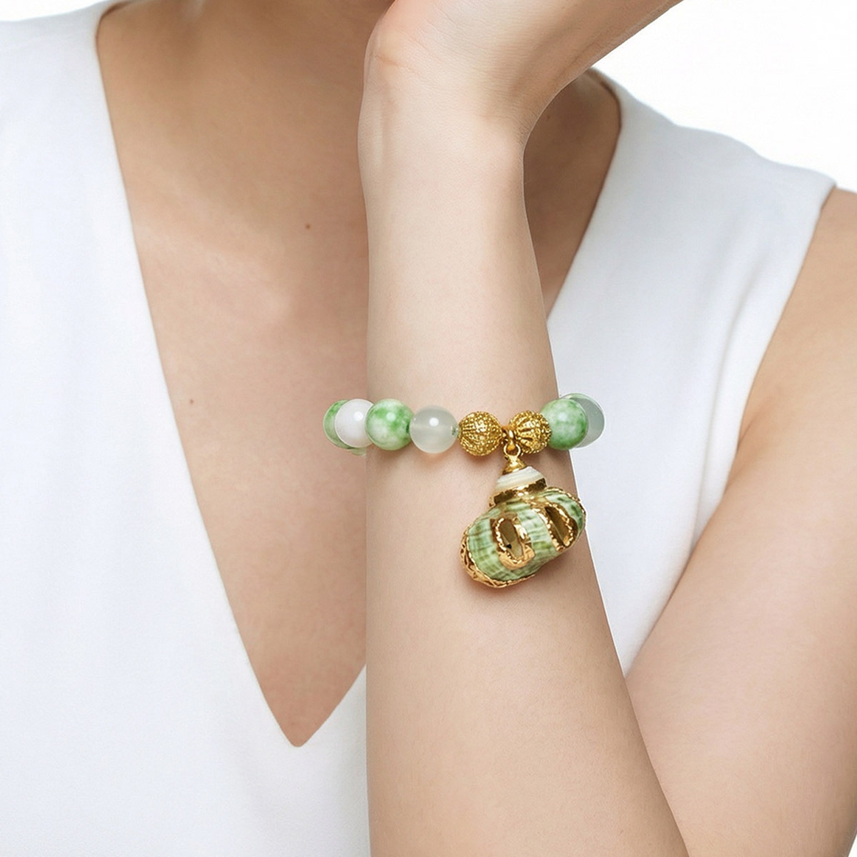 green-jadeite-chalcedony-gold-shell-bracelet-wear-1