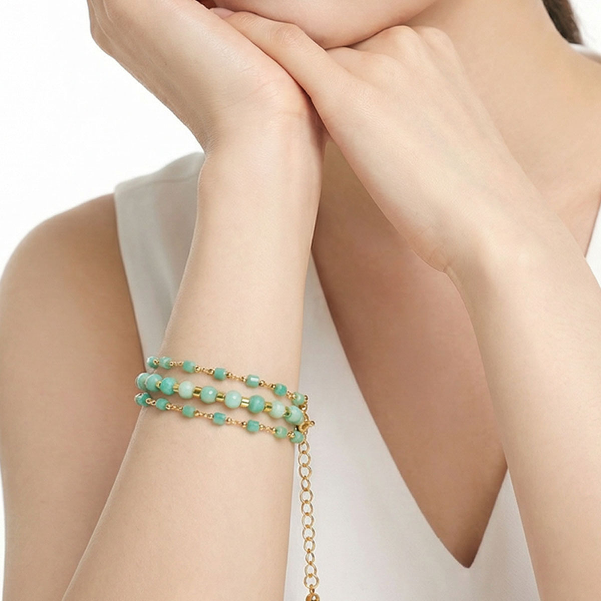 amazonite-galaxy-bracelet-wearing-look
