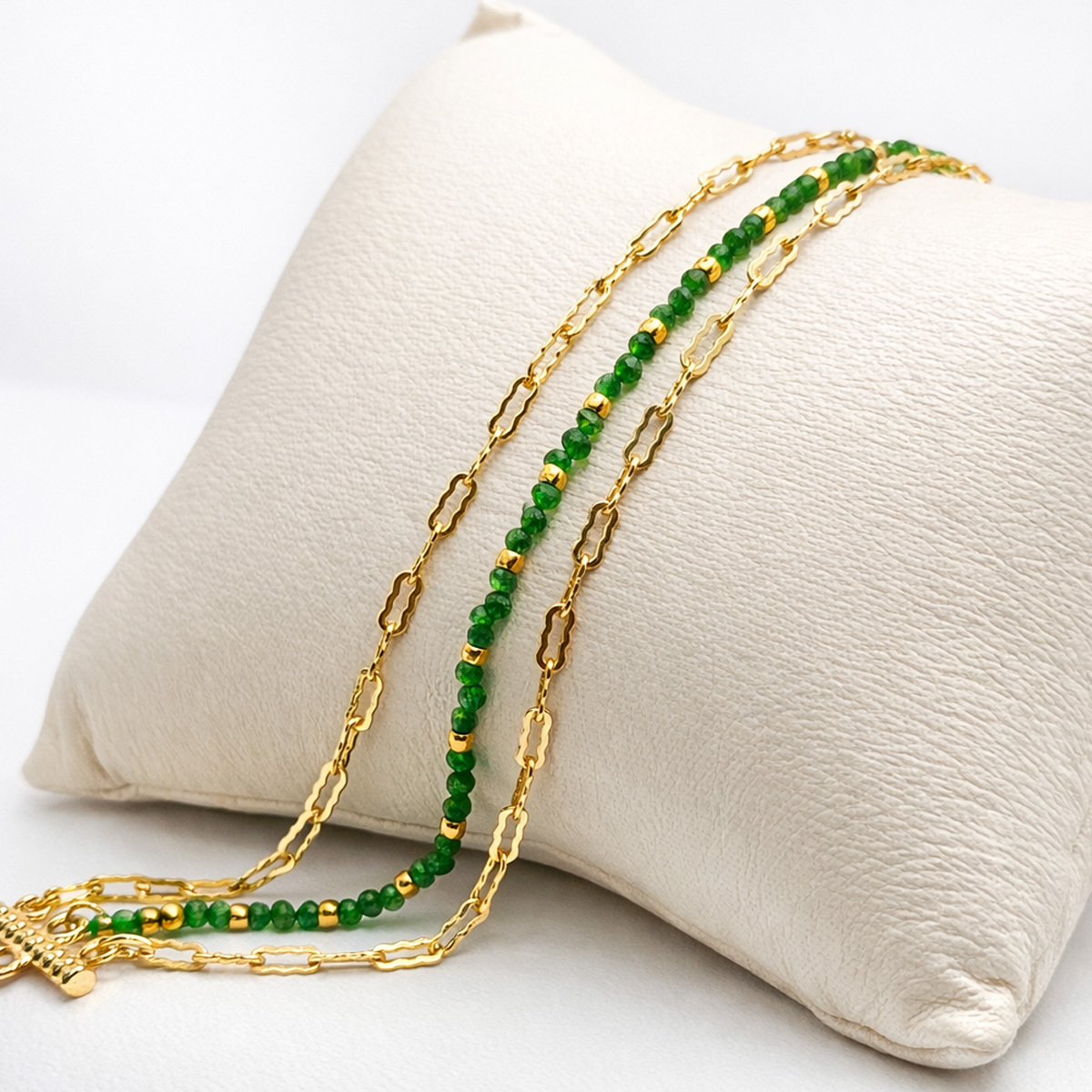 green-tourmaline-fine-gold-chain-bracelet-detail