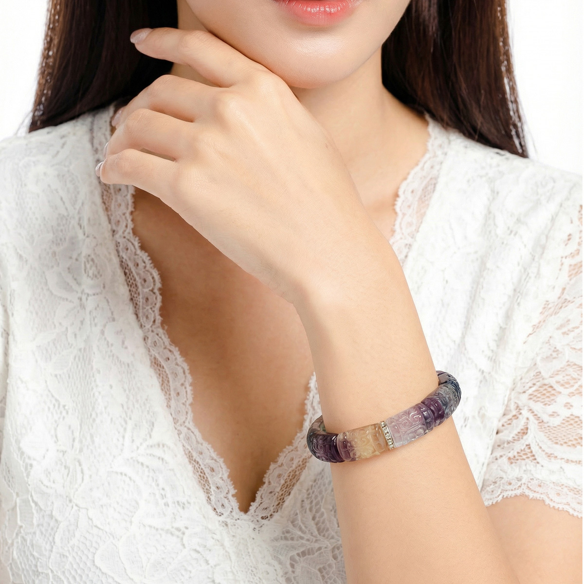 rainbow-fluorite-bracelet-wearing-style-1