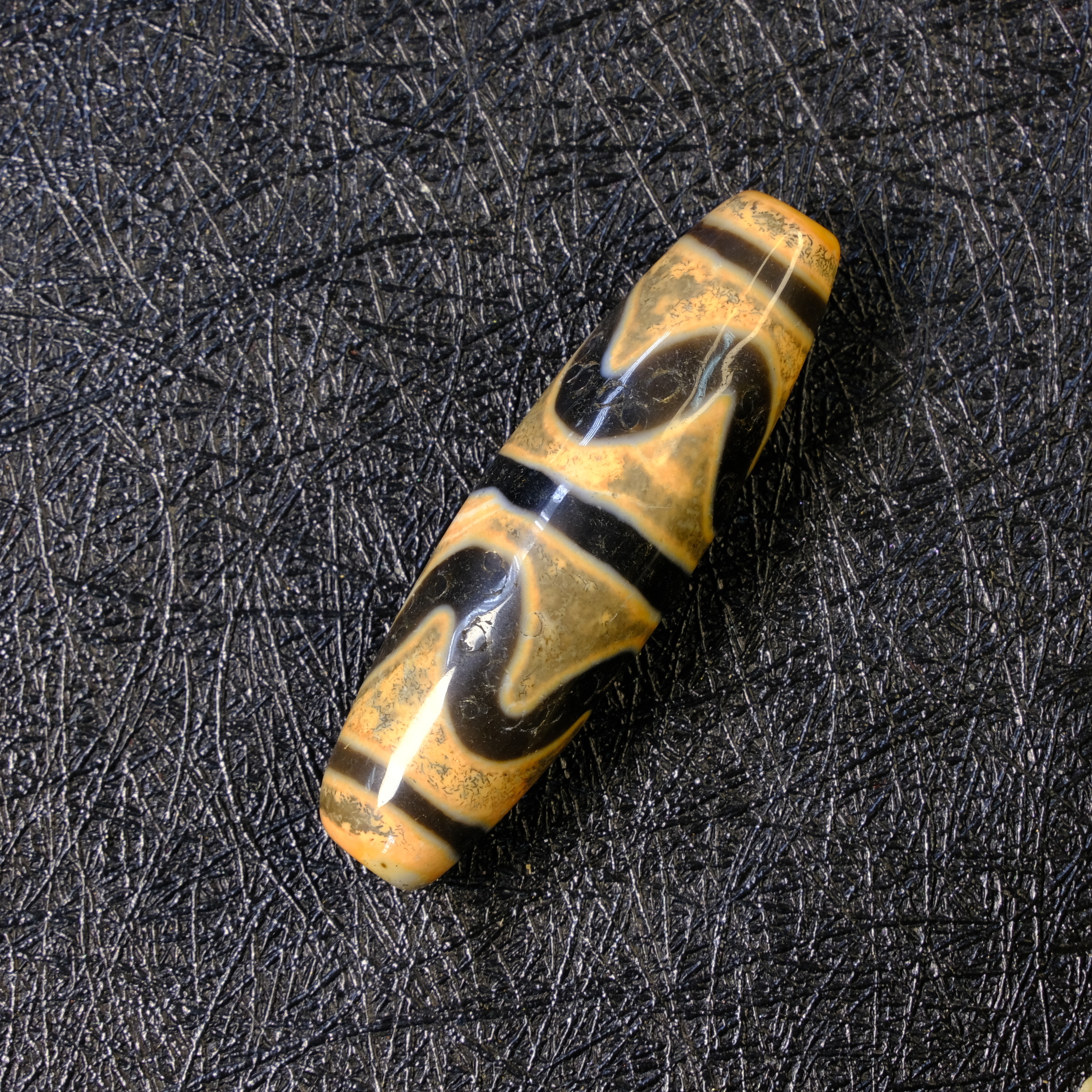 小年份特殊鈣化雙虎牙天珠– 添晴天珠文玩龍宮舍利