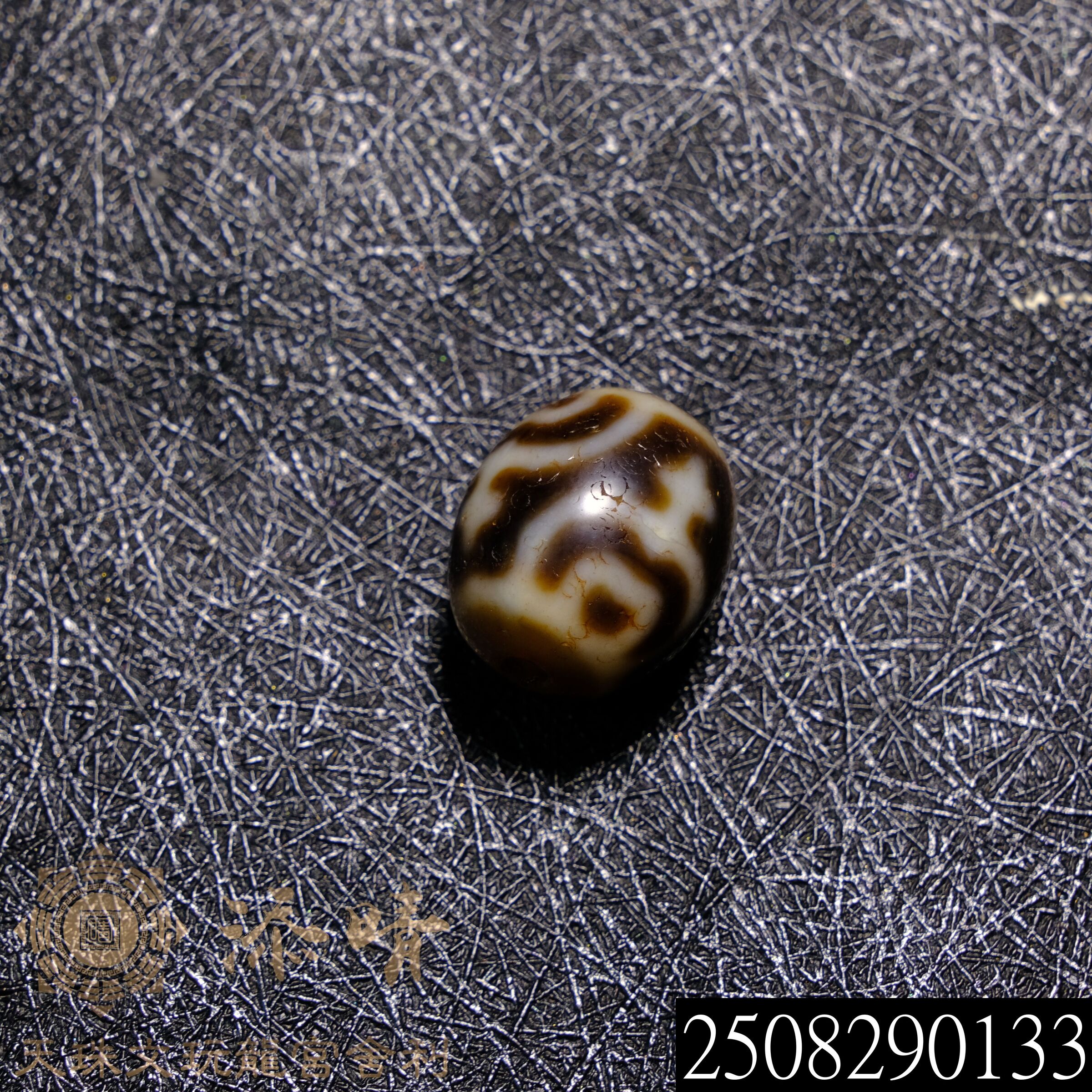 上肯收藏級牙黃老料寶瓶蓮花心達洛天珠– 添晴天珠文玩龍宮舍利