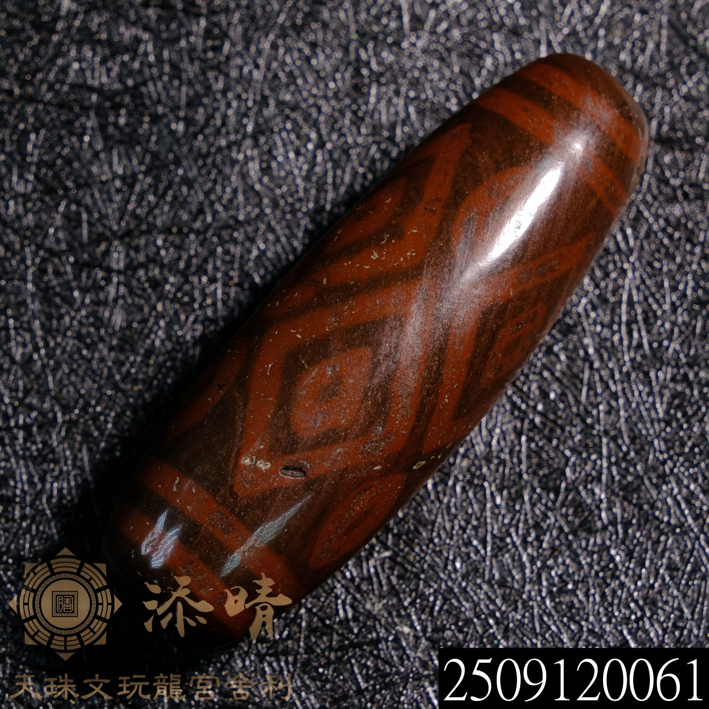藏區小年份血玉品項特殊金剛八眼天珠– 添晴天珠文玩龍宮舍利