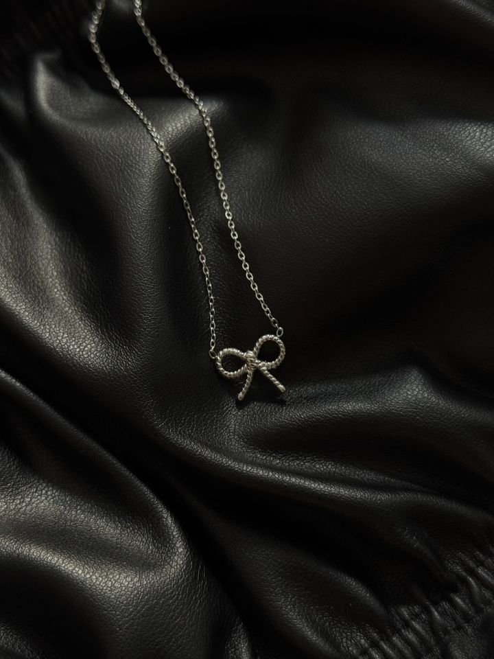 Ribbon Twist Necklace