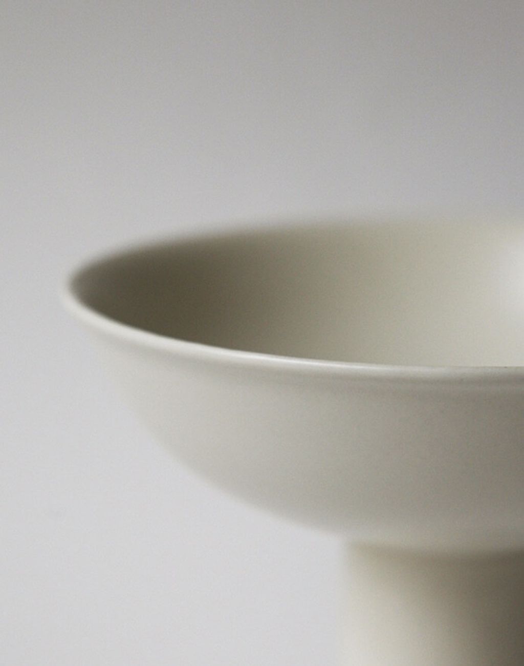 Pedestal Bowl · Fog · Small (10)