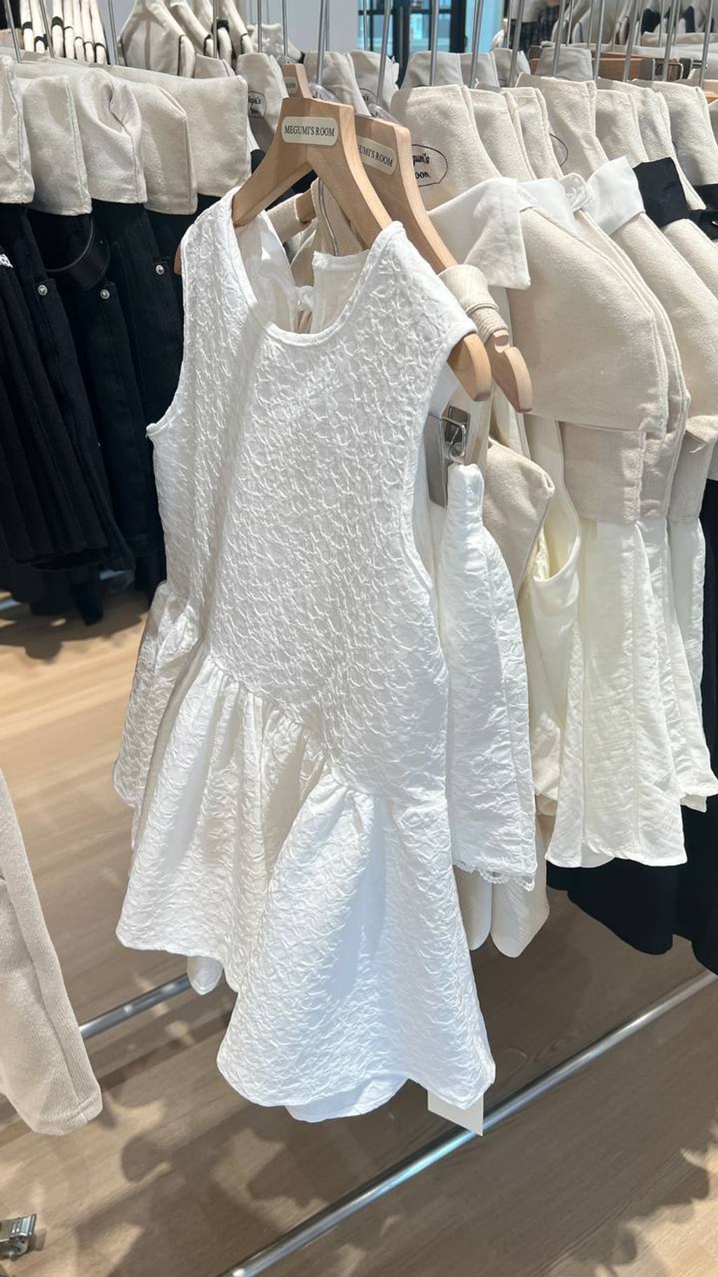 photo_6244357573771903739_y