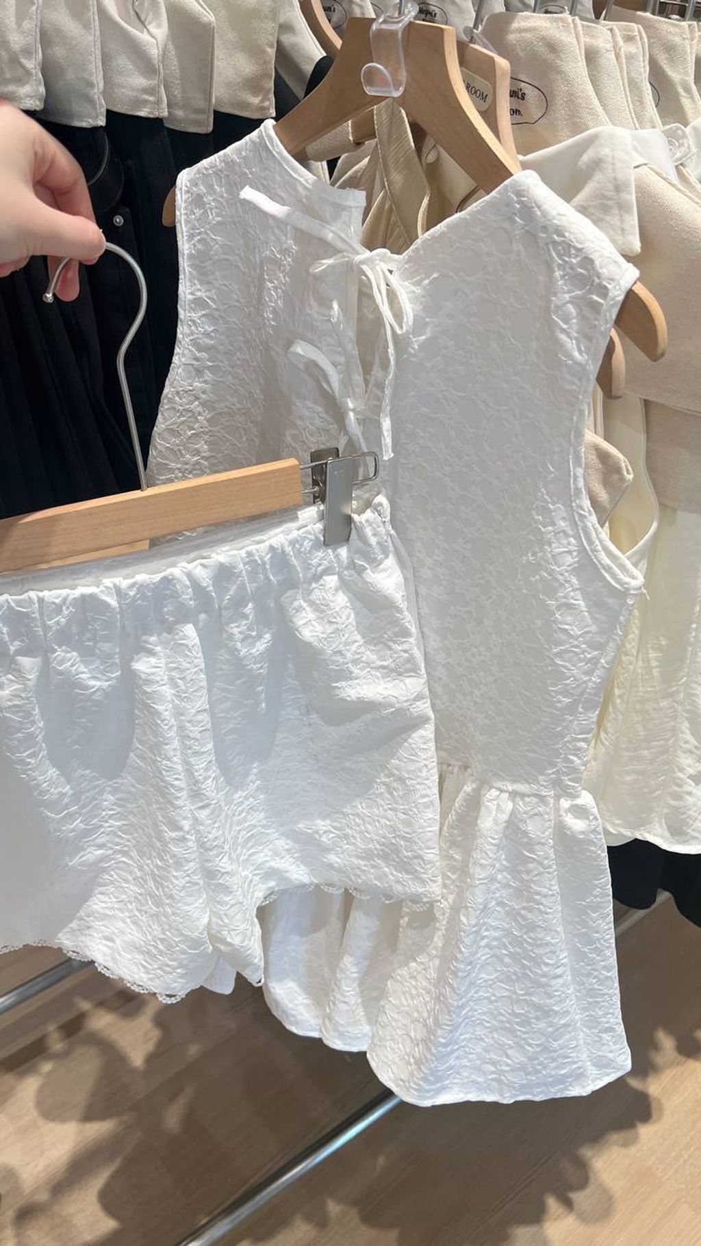 photo_6244357573771903740_y