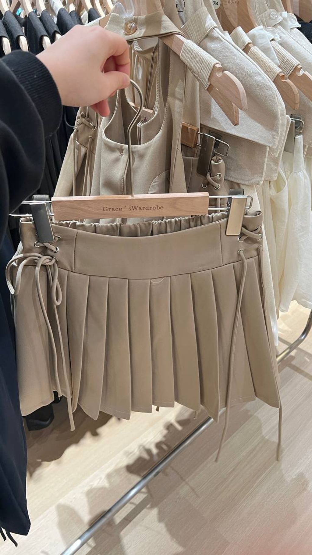 photo_6260141574289735653_y