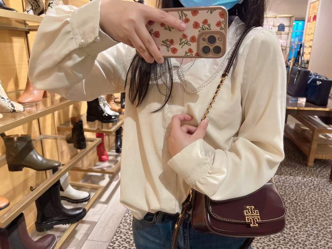 F637F910-0C8A-447D-AB67-E91B17B3FEA6
