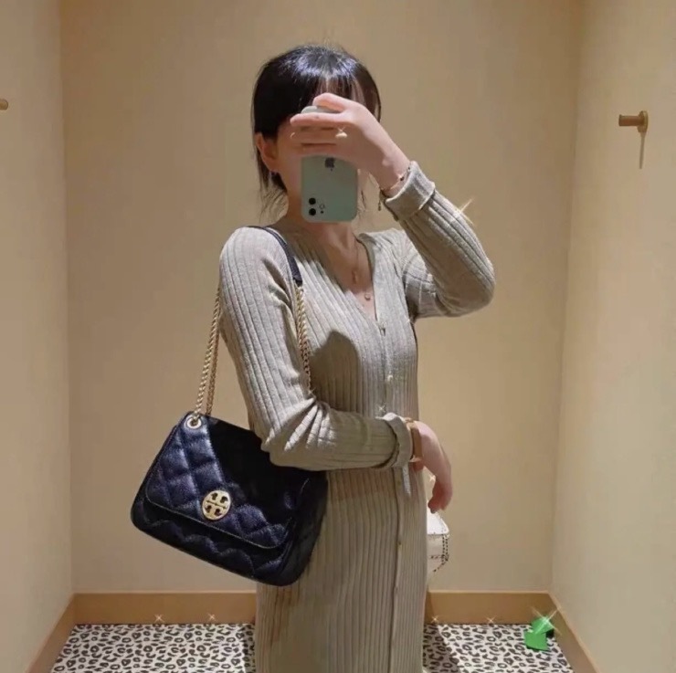 21F402DD-B866-4255-B95C-0A6192BEC54D