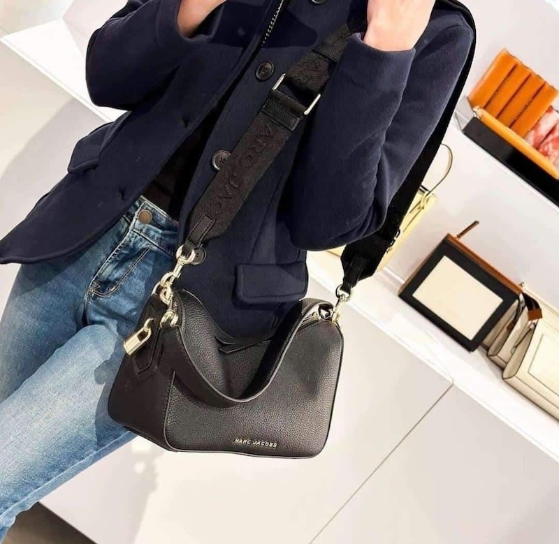 marc_jacobs_drifter_shoulder_b_1689911016_70da8922_progressive