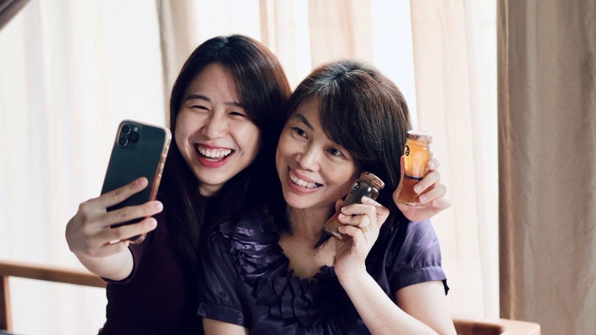 The awesome gifts for new mothers that congrats and cheers her up! 