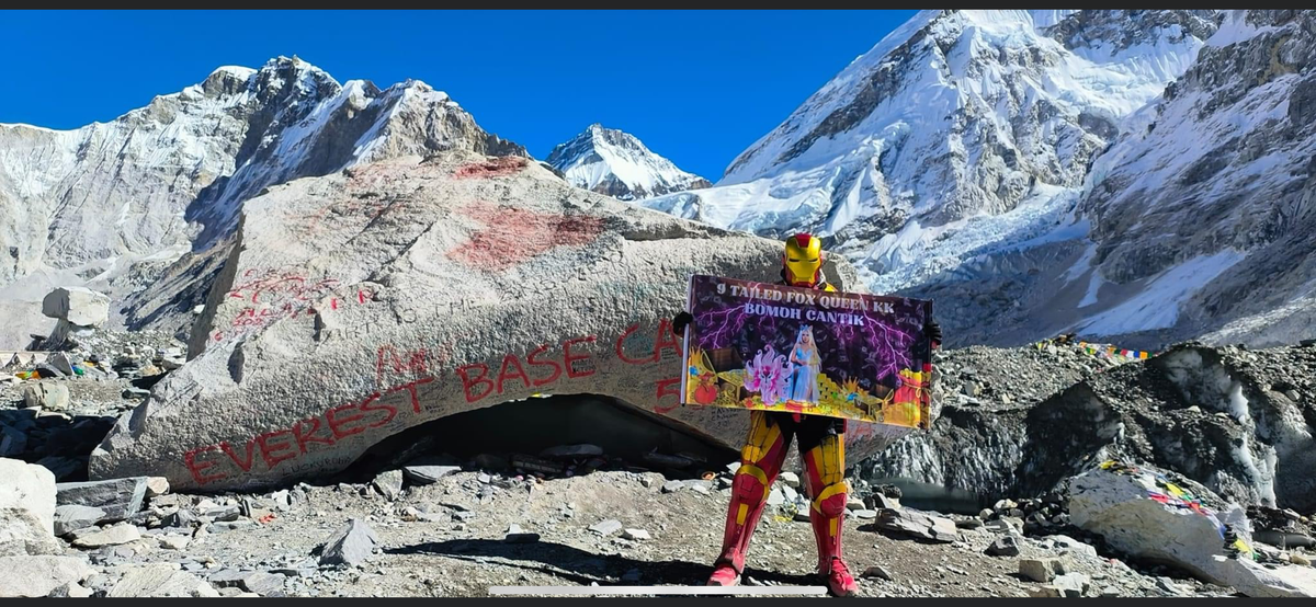 Ironman sudah sampai Everest Basecamp. 