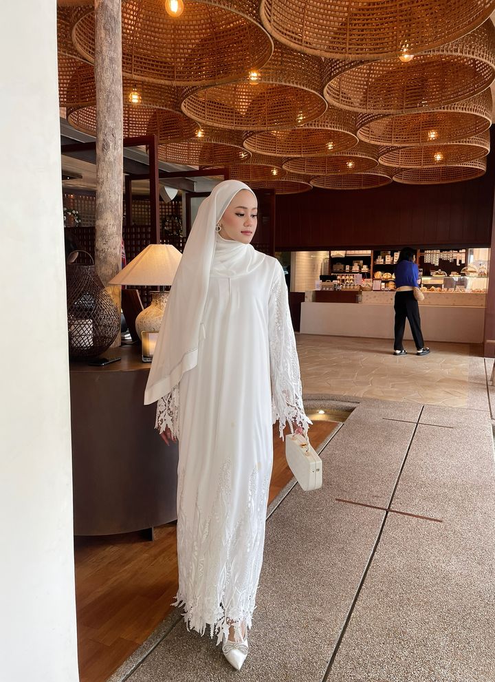 Tania Off White