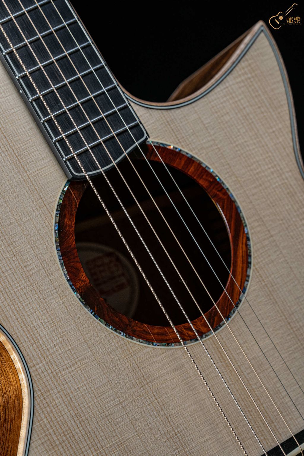 孔(尖角春華) (1)