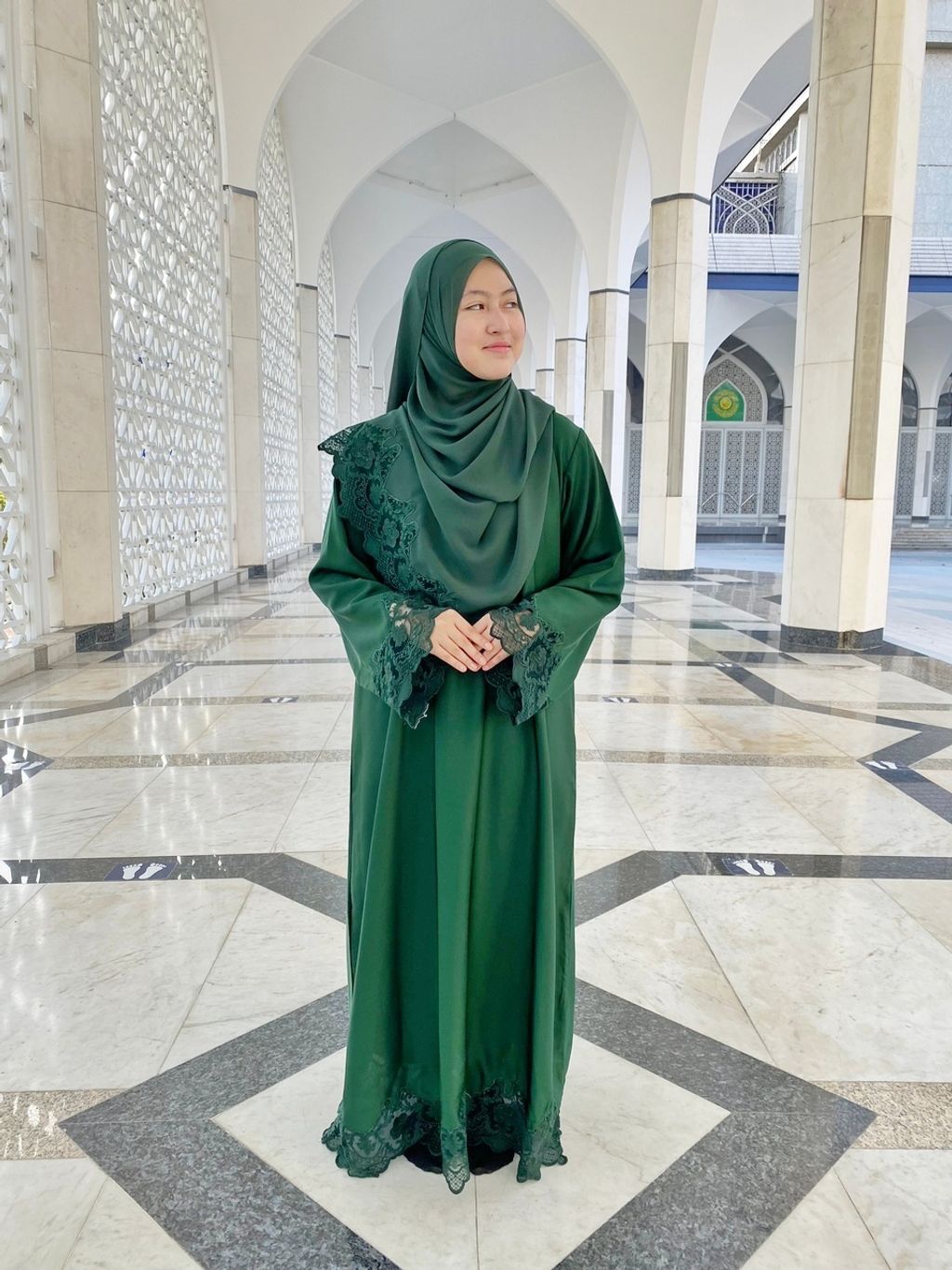 abaya dubai green