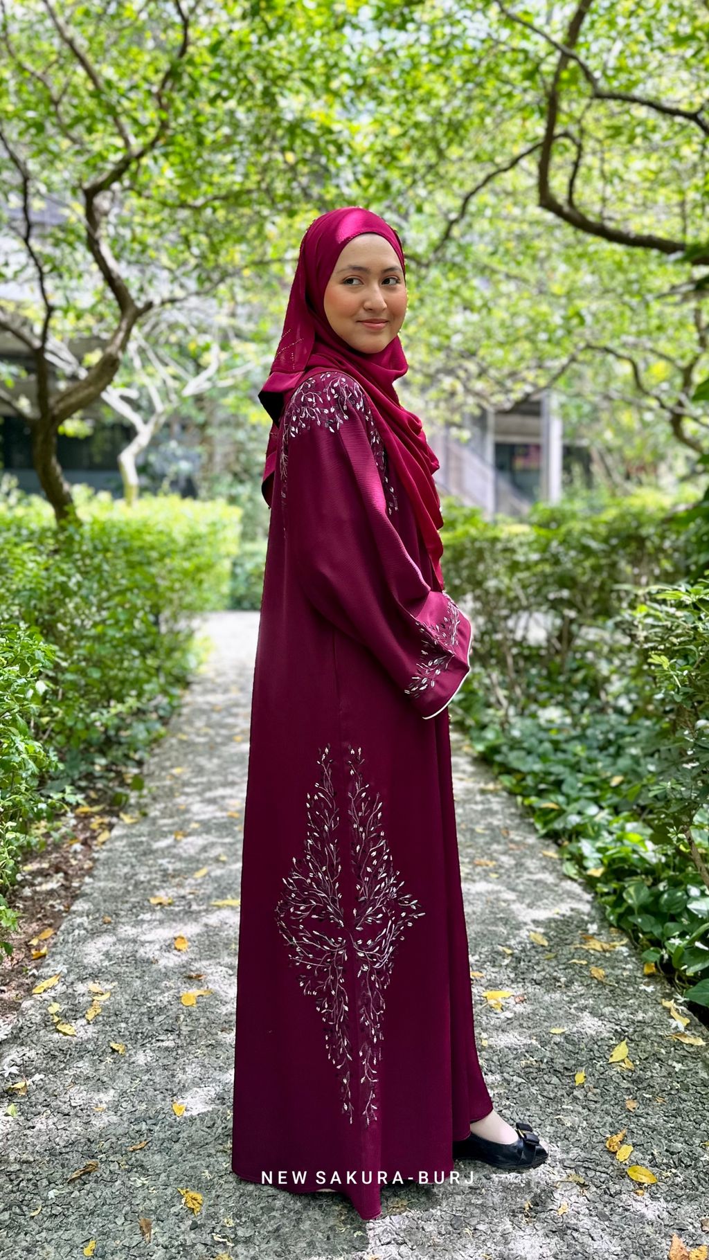 maroon abaya