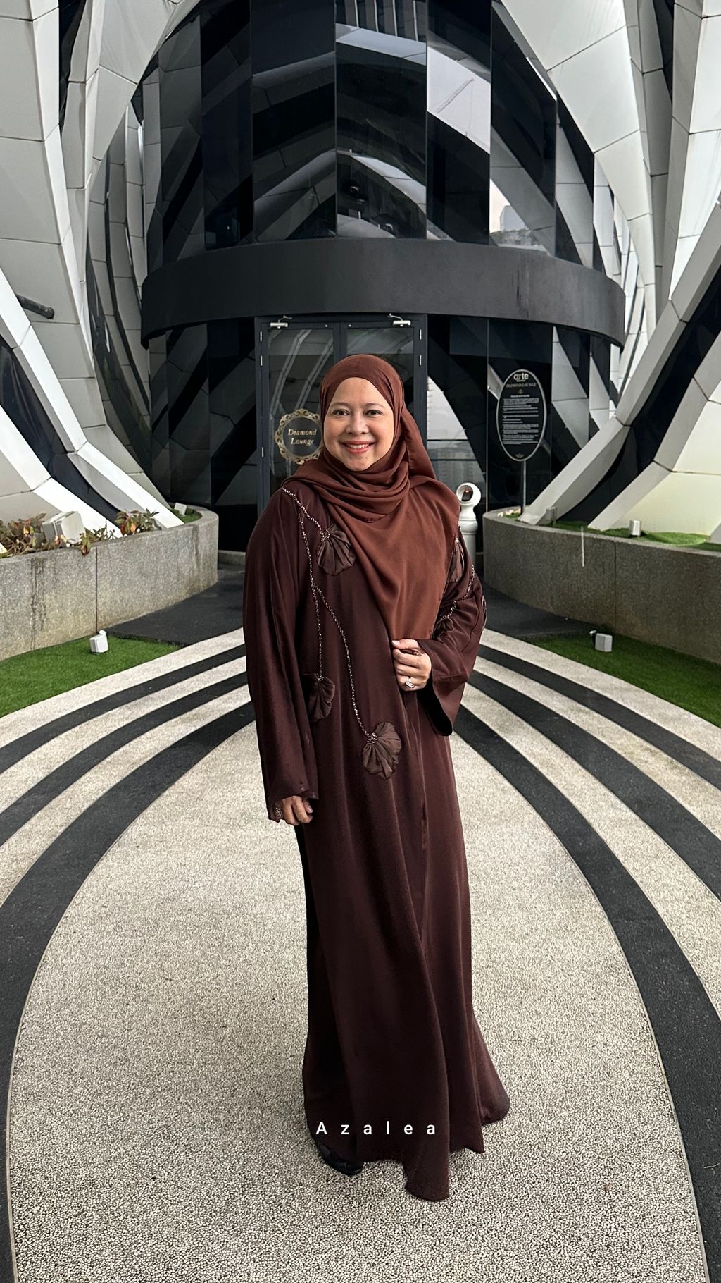 abaya Dubai rich brown