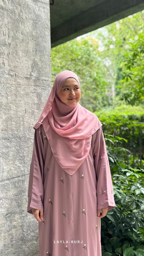 pink abaya