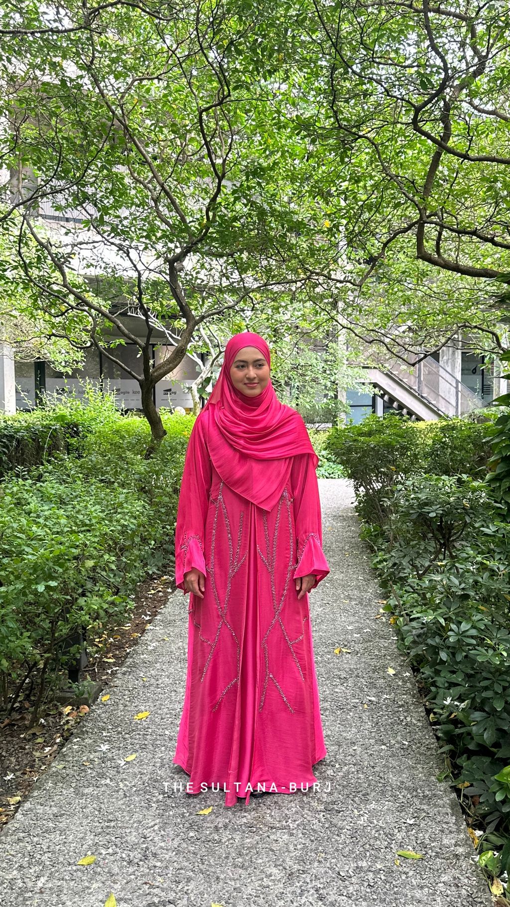 shocking pink abaya