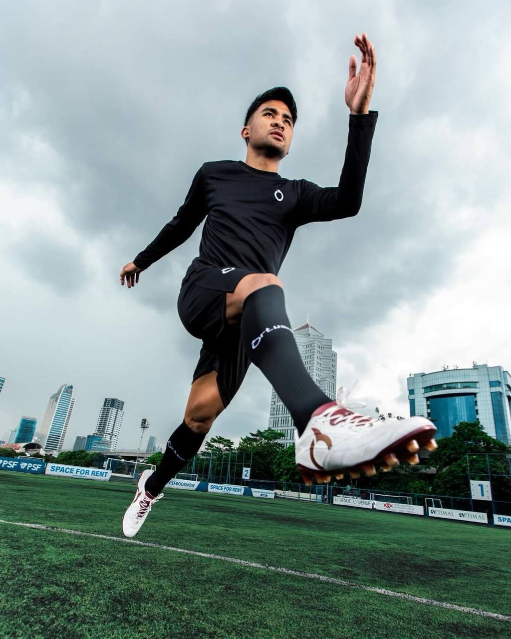 photo_6260123501071109686_w