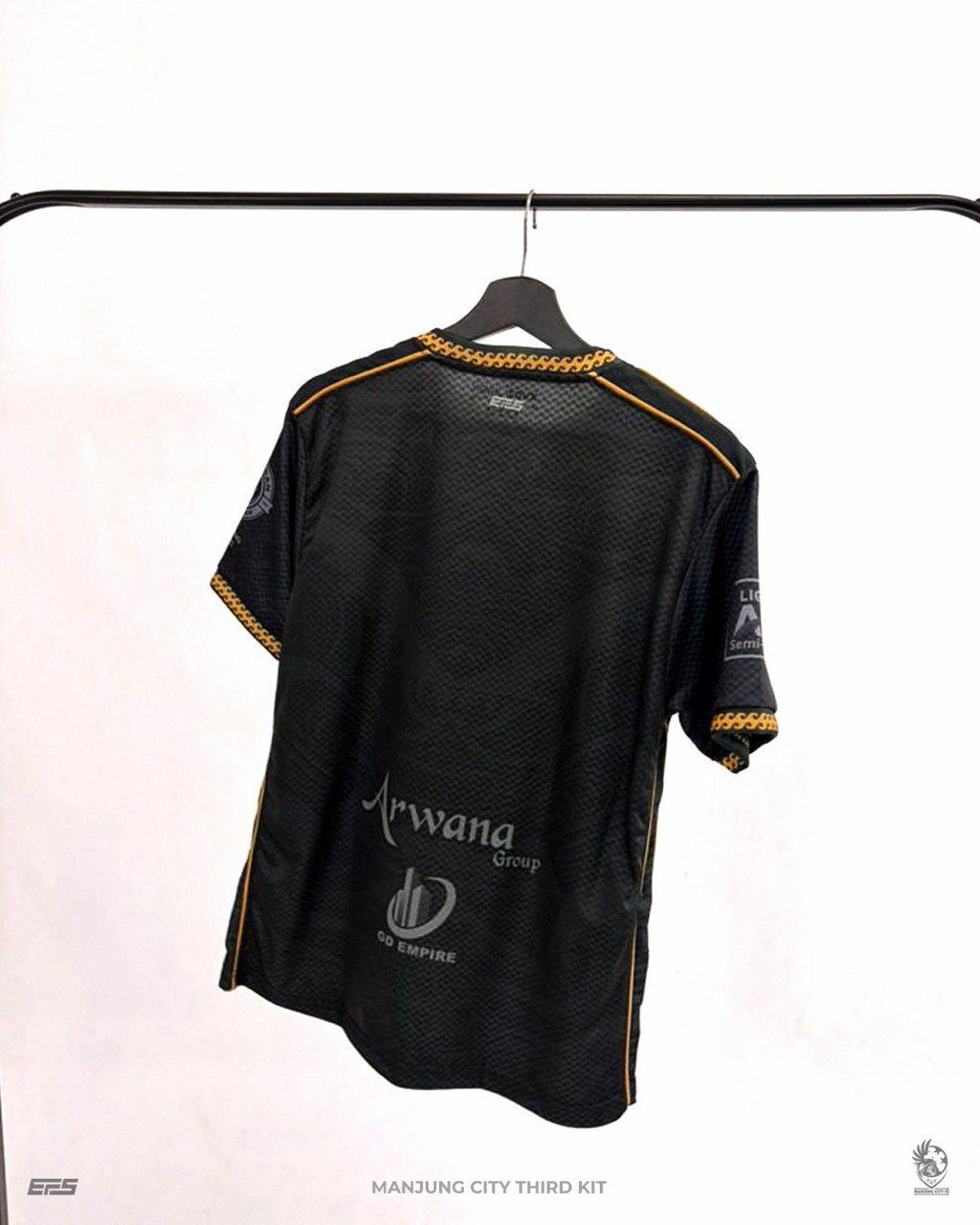 photo_6095824745547894541_y