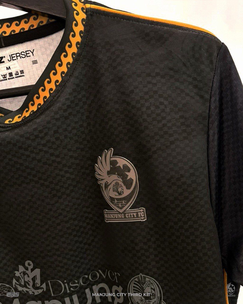 photo_6095824745547894556_y