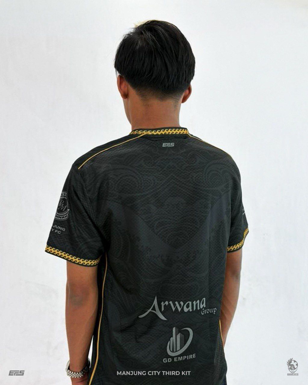 photo_6095824745547894542_y