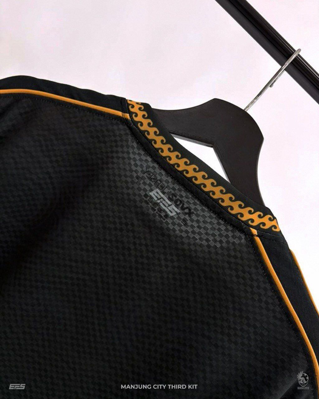 photo_6095824745547894553_y