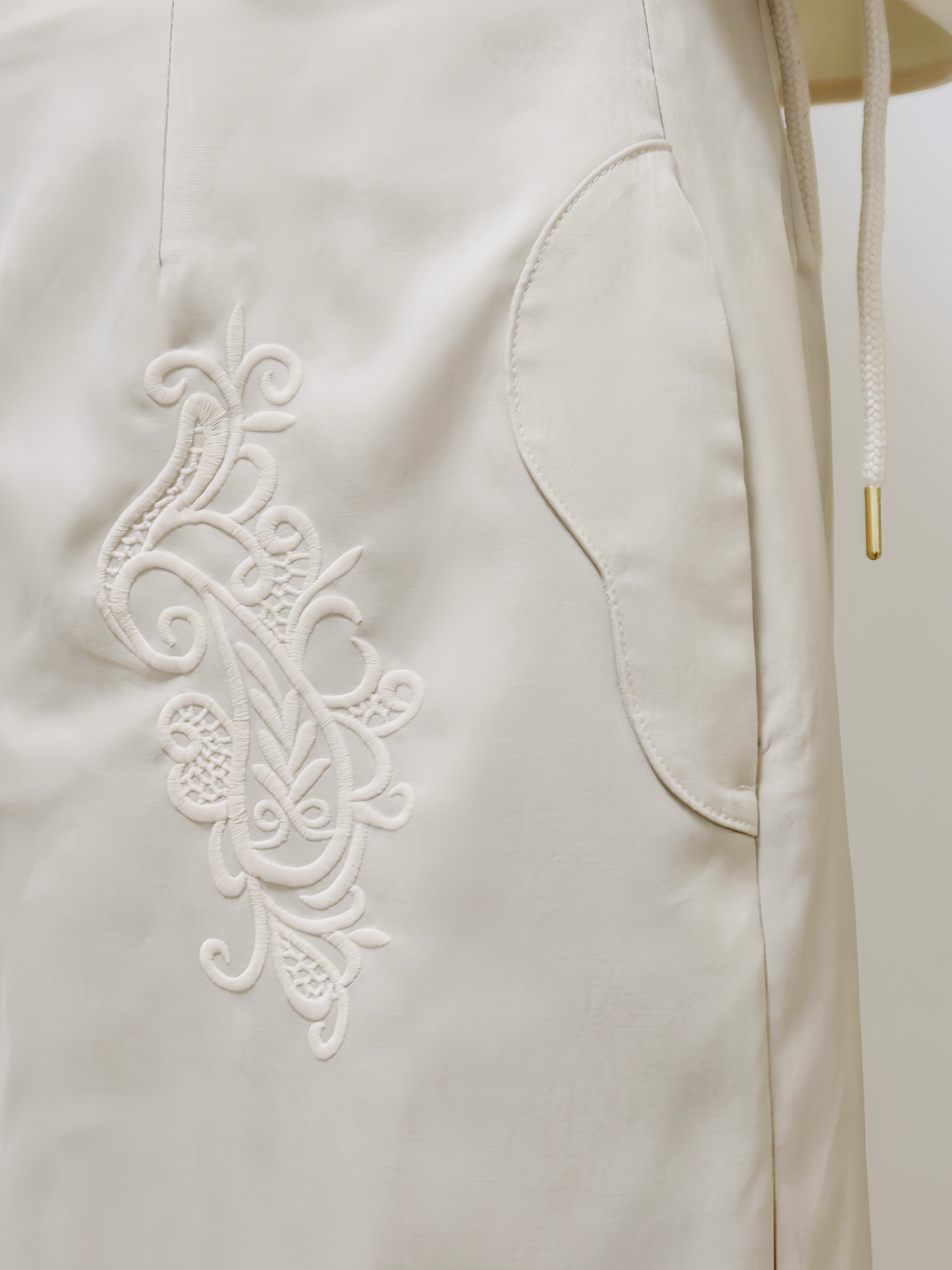 F8B9625F-B0C1-4D6C-BB3A-9768BADA33F9