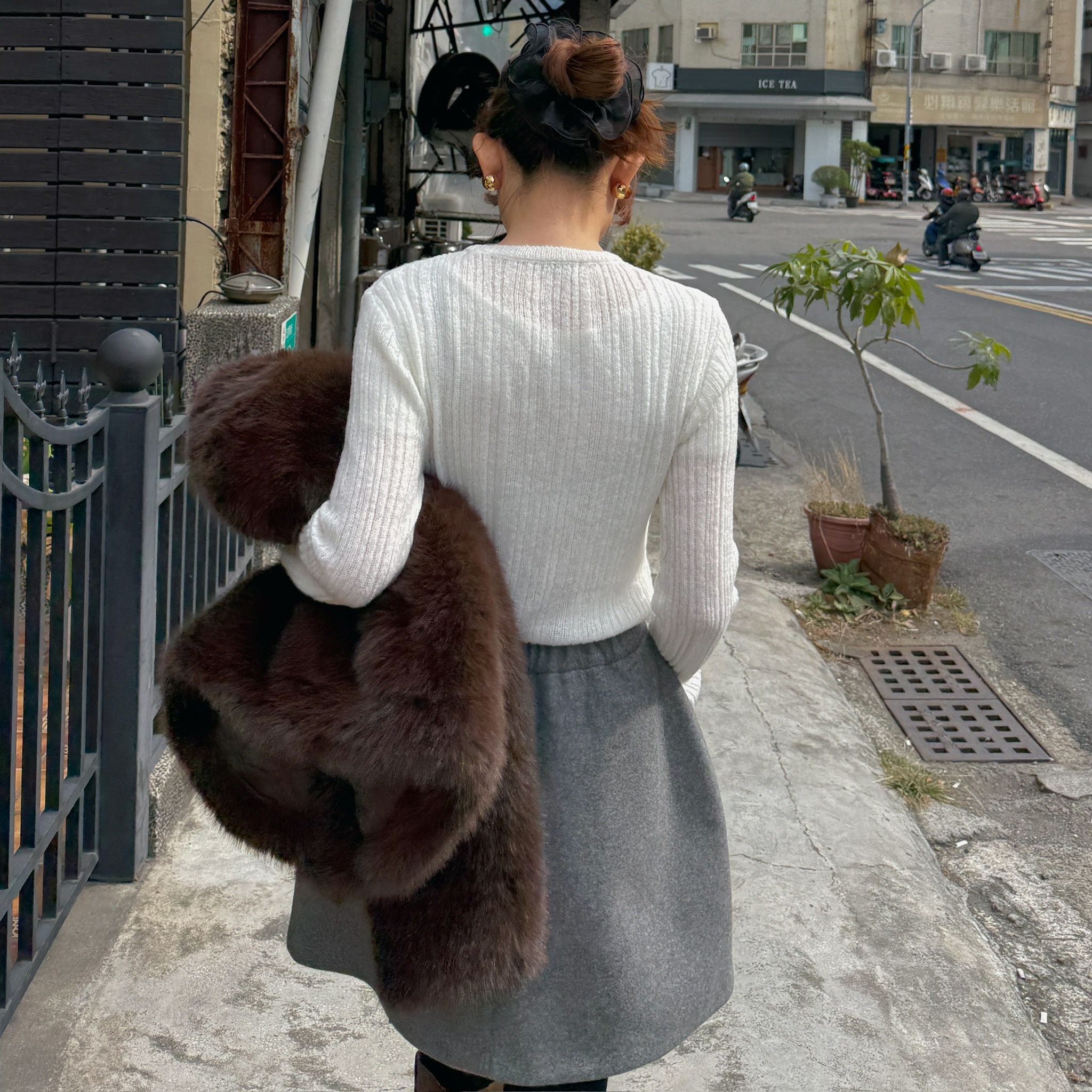 D93984B3-4D25-436C-99D0-3B12C1ADDEAF