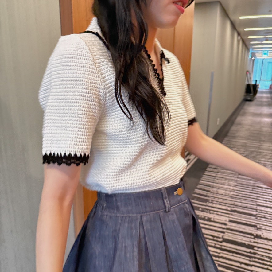 8B8ED691-2FC0-423A-B5EF-BF23624A00C9_1_105_c