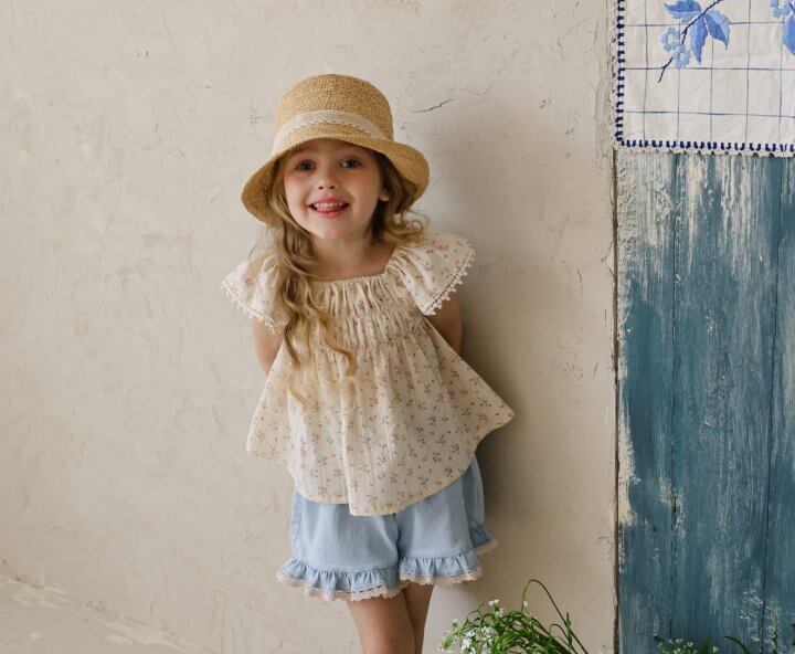 CCAFBE05-B0E0-465C-8245-4868FCEA6451