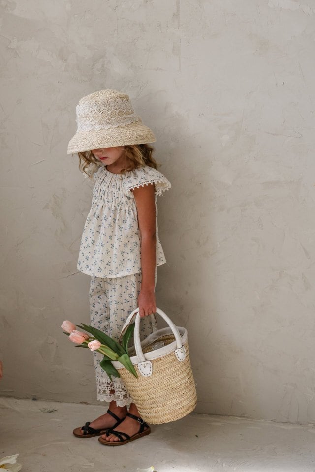 D1B3D339-683C-4592-803B-193A6C2C4E5A