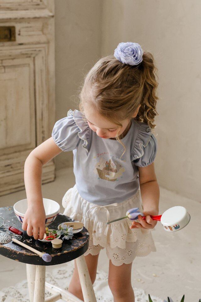 D4FE6058-A1E9-4E83-BB60-B5755155A4FE